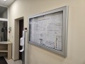 Gablota zewnętrzna otwierana do góry z siłownikami gazowymi
