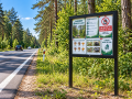 Gablota na słupkach otwierana do góry czarna