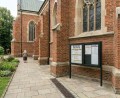 Gablota na słupkach otwierana dwuskrzydłowo czarna