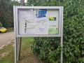 Gablota na słupkach otwierana do góry z siłownikami gazowymi